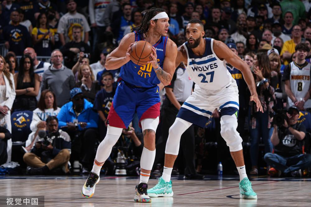 在攻防两端 在攻防两端