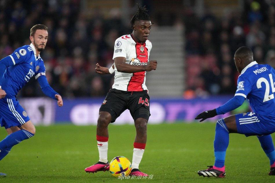 线与中场的 线与中场的