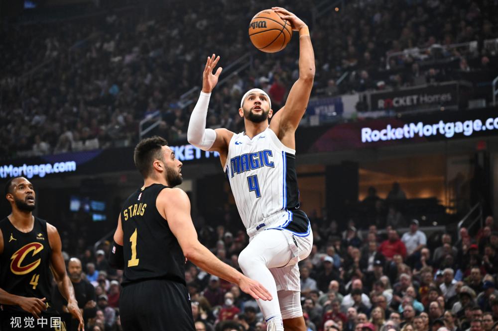 配两名即战 配两名即战